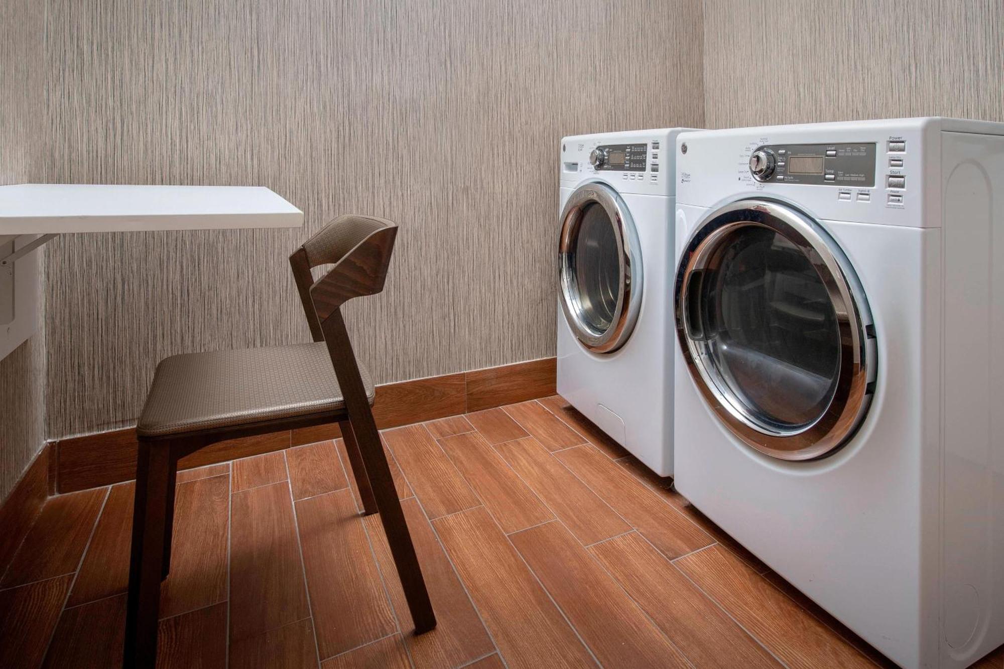 Springhill Suites Potomac Mills וודברידג' מראה חיצוני תמונה